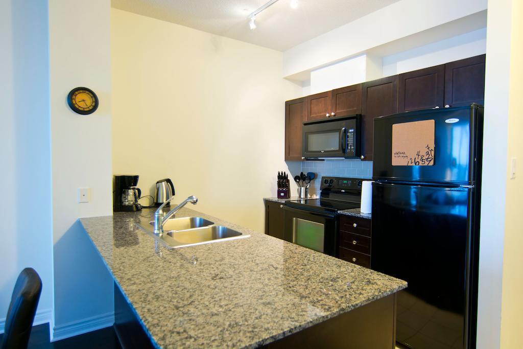 Maplewood Furnished Suites Mississauga Bagian luar foto