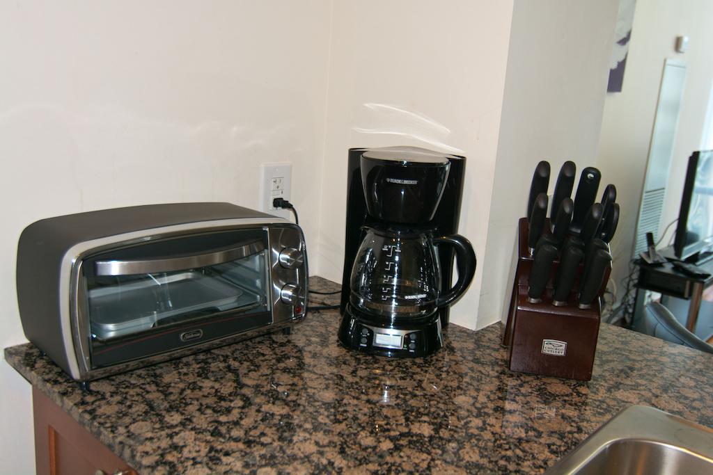 Maplewood Furnished Suites Mississauga Bagian luar foto
