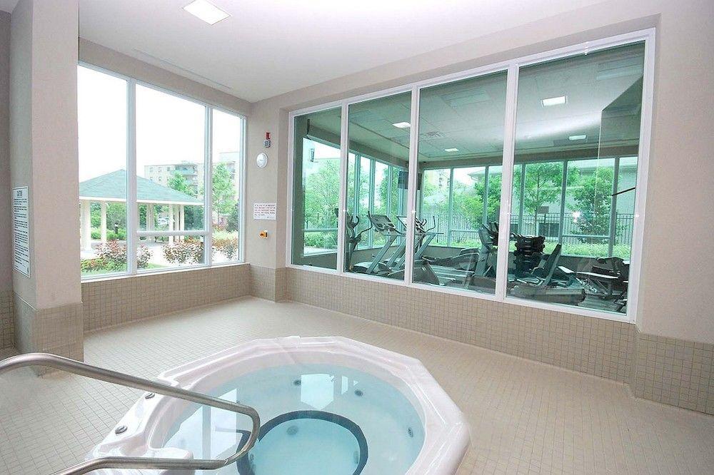 Maplewood Furnished Suites Mississauga Bagian luar foto